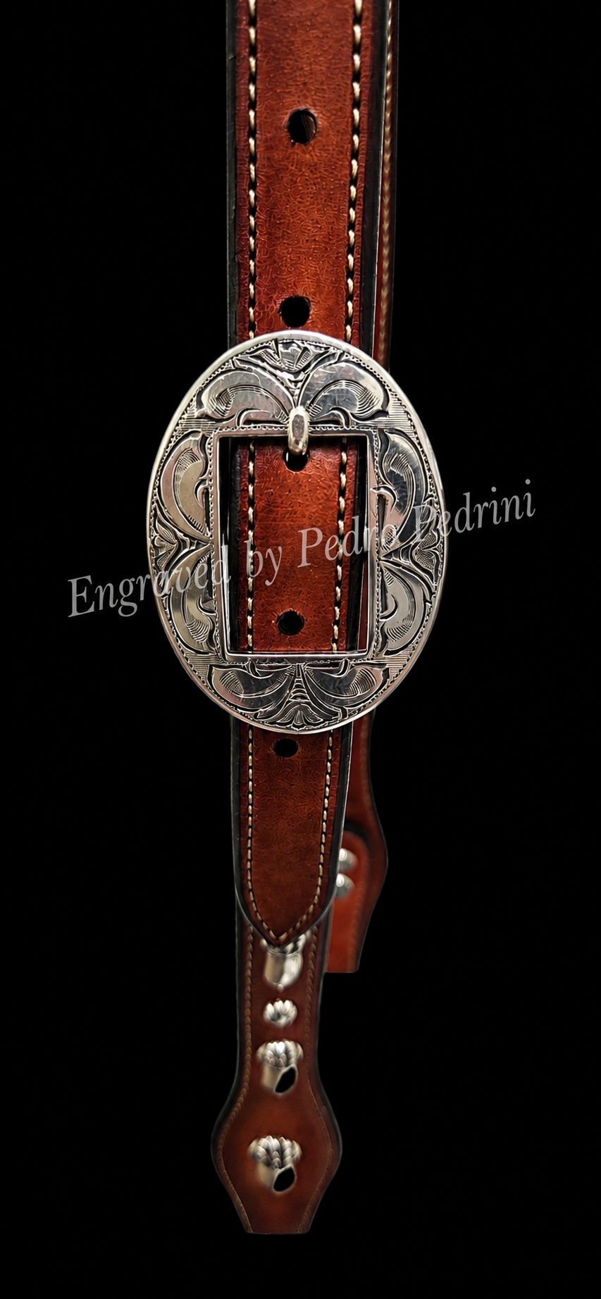 Oval centerbar buckles
