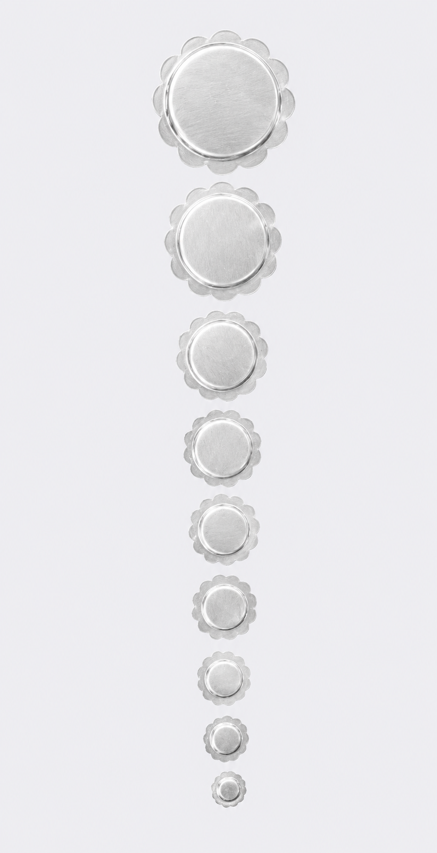 Scallop conchos, flat flange dome