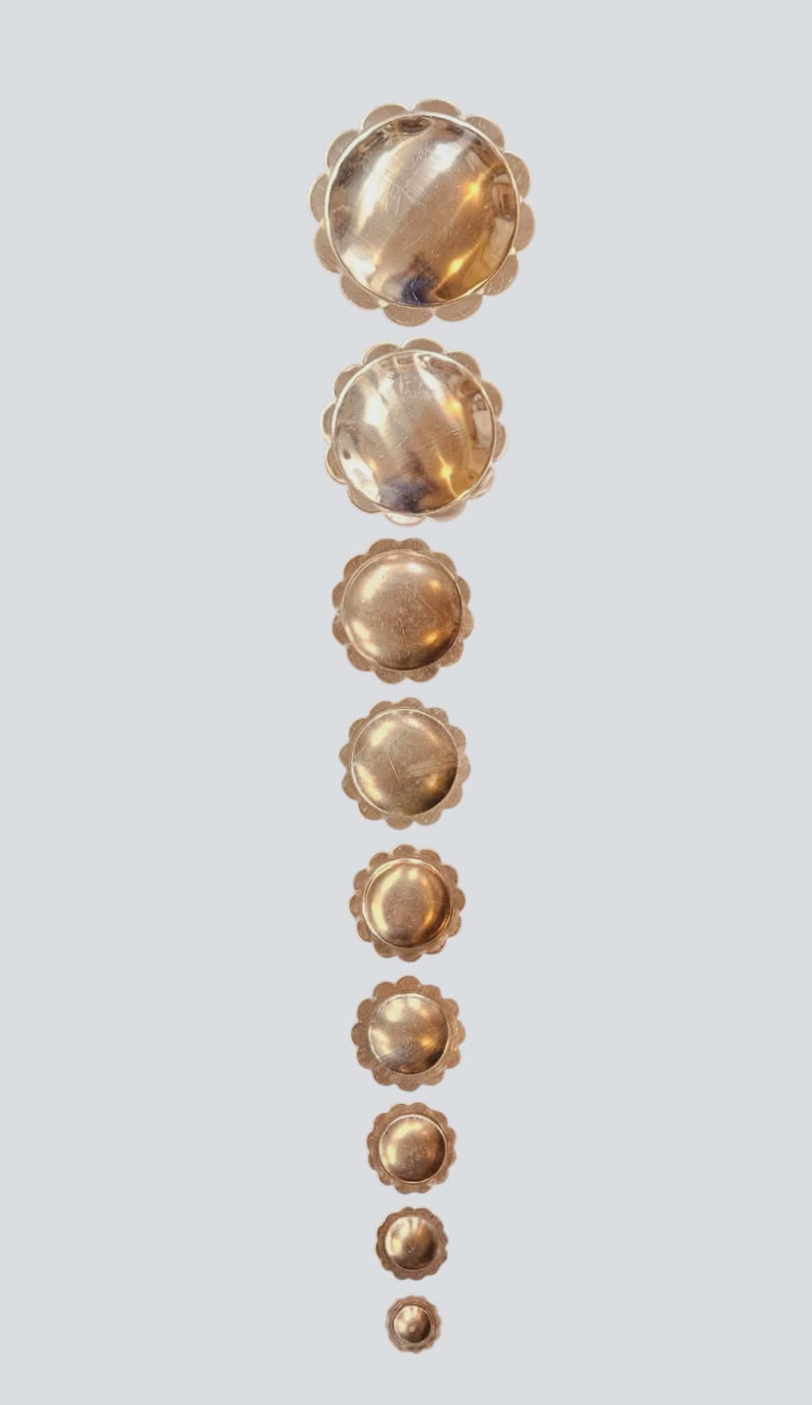 Scallop conchos, round flange dome